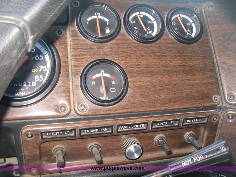 image for item H4489 1996 Freightliner FLD112SD dump truck