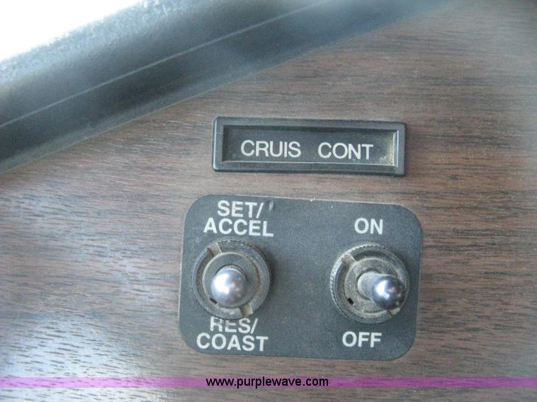 image for item H4489 1996 Freightliner FLD112SD dump truck