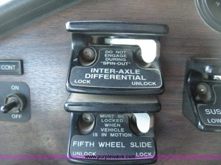 image for item H4489 1996 Freightliner FLD112SD dump truck