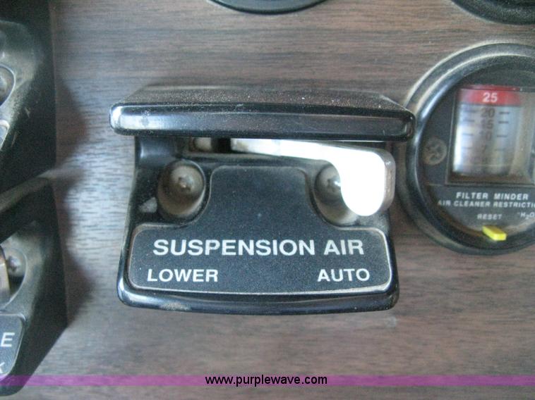 image for item H4489 1996 Freightliner FLD112SD dump truck