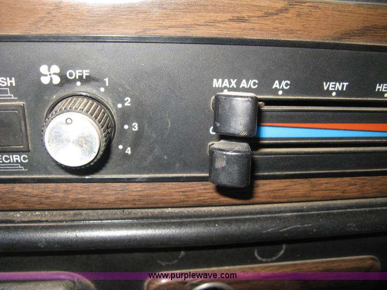 image for item H4489 1996 Freightliner FLD112SD dump truck