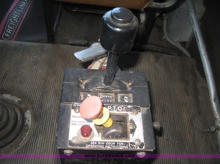 image for item H4489 1996 Freightliner FLD112SD dump truck