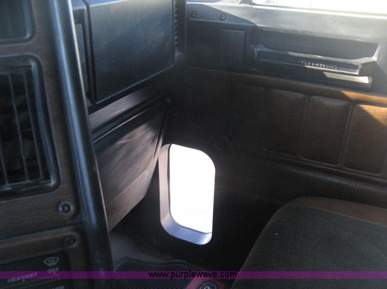 image for item H4489 1996 Freightliner FLD112SD dump truck