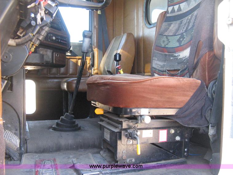 image for item H4489 1996 Freightliner FLD112SD dump truck