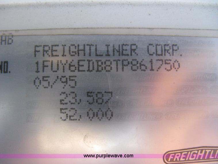 image for item H4489 1996 Freightliner FLD112SD dump truck