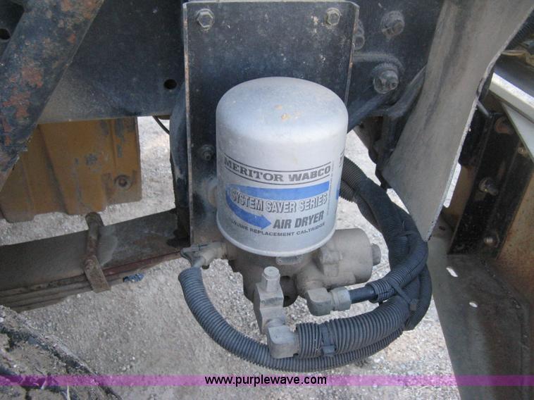 image for item H4489 1996 Freightliner FLD112SD dump truck