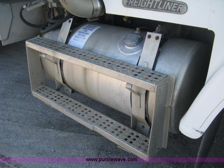 image for item H4489 1996 Freightliner FLD112SD dump truck