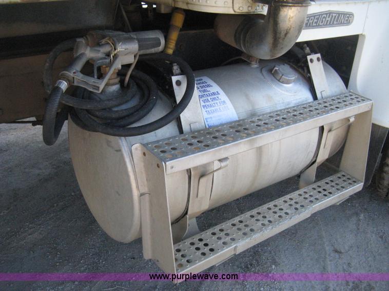 image for item H4489 1996 Freightliner FLD112SD dump truck