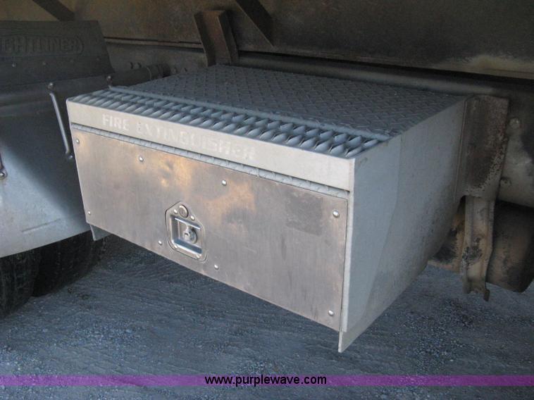 image for item H4489 1996 Freightliner FLD112SD dump truck