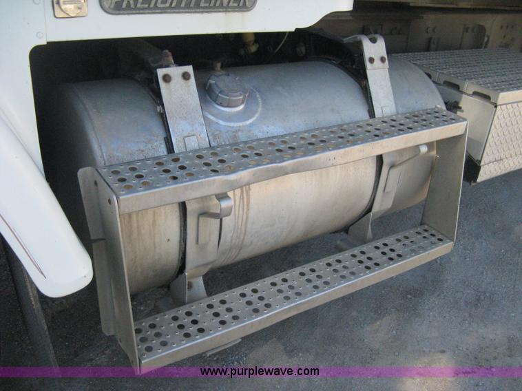 image for item H4489 1996 Freightliner FLD112SD dump truck