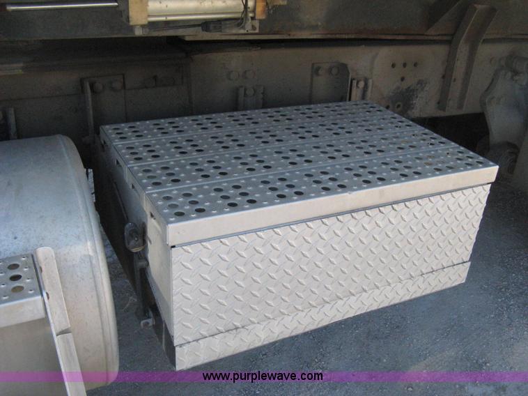 image for item H4489 1996 Freightliner FLD112SD dump truck