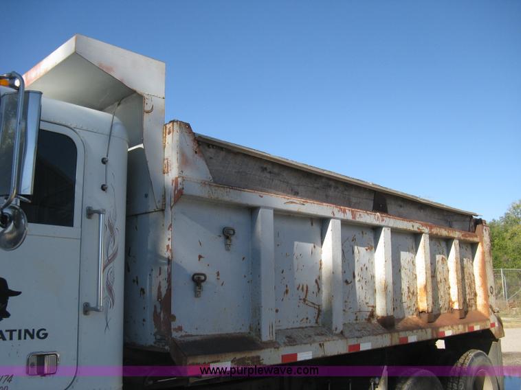 image for item H4489 1996 Freightliner FLD112SD dump truck