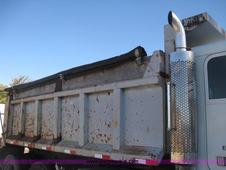 image for item H4489 1996 Freightliner FLD112SD dump truck