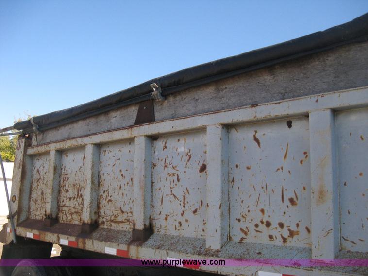 image for item H4489 1996 Freightliner FLD112SD dump truck