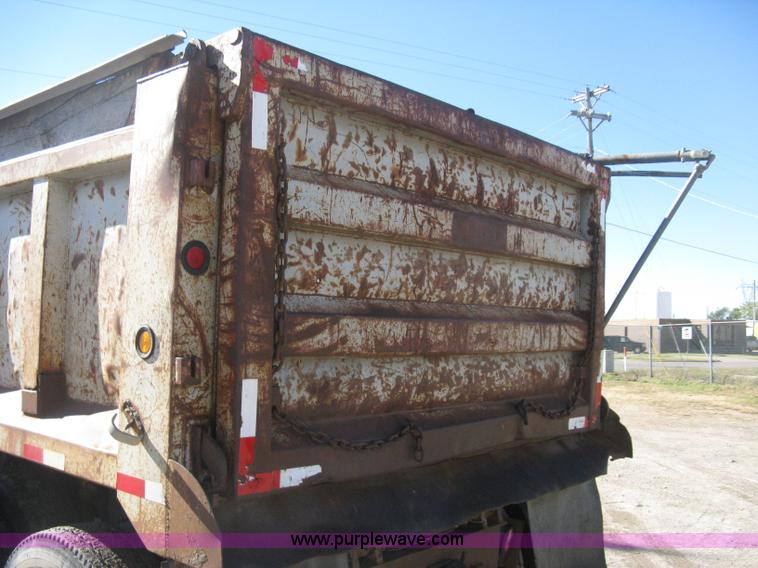 image for item H4489 1996 Freightliner FLD112SD dump truck