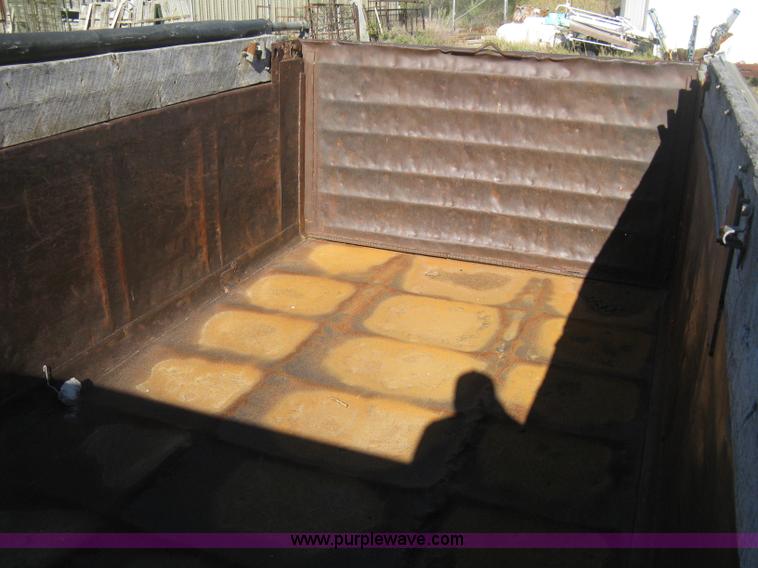 image for item H4489 1996 Freightliner FLD112SD dump truck