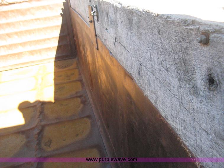 image for item H4489 1996 Freightliner FLD112SD dump truck