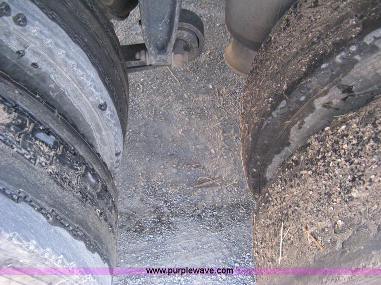 image for item H4489 1996 Freightliner FLD112SD dump truck