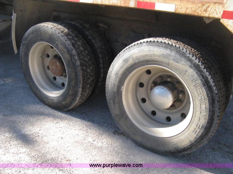 image for item H4489 1996 Freightliner FLD112SD dump truck