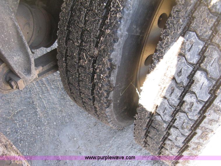 image for item H4489 1996 Freightliner FLD112SD dump truck