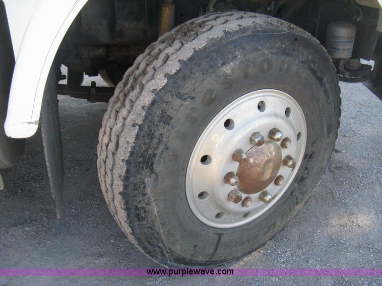 image for item H4489 1996 Freightliner FLD112SD dump truck