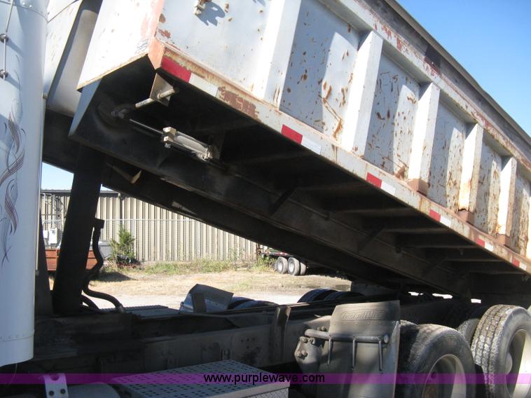 image for item H4489 1996 Freightliner FLD112SD dump truck