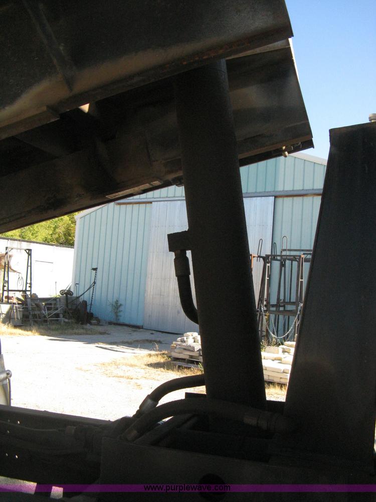 image for item H4489 1996 Freightliner FLD112SD dump truck