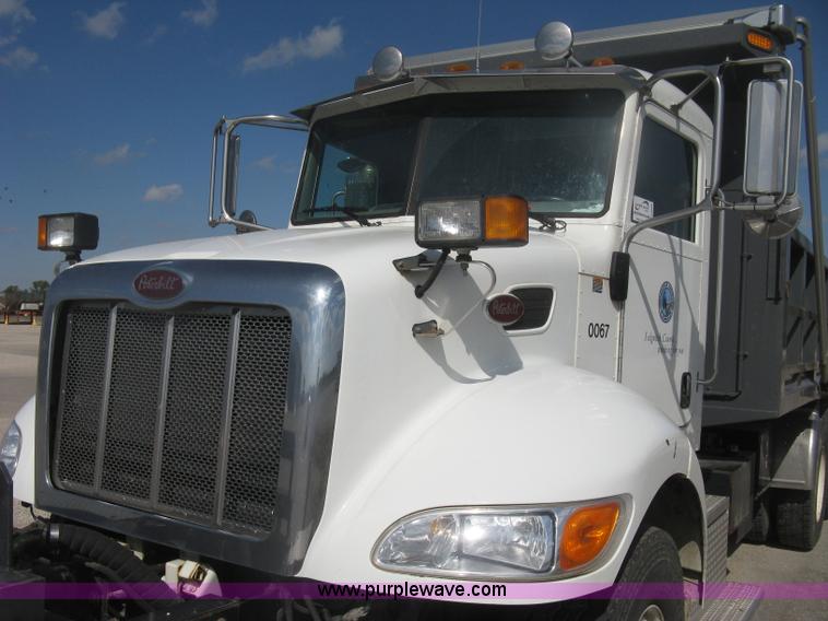 image for item H6269 2008 Peterbilt 340 dump truck