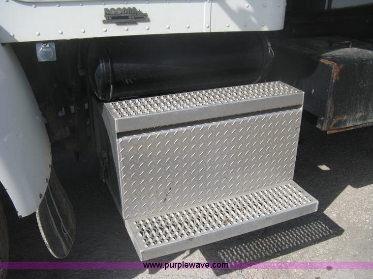 image for item H6269 2008 Peterbilt 340 dump truck