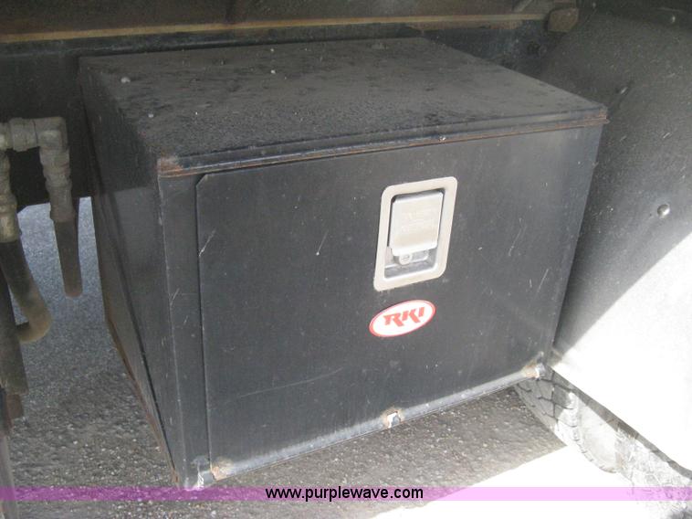 image for item H6269 2008 Peterbilt 340 dump truck