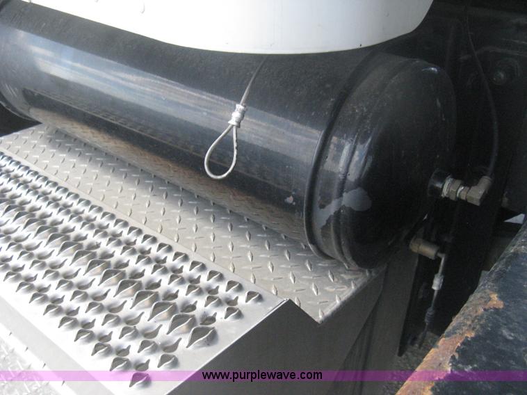 image for item H6269 2008 Peterbilt 340 dump truck