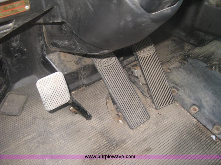 image for item H6269 2008 Peterbilt 340 dump truck