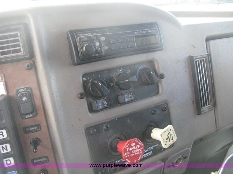 image for item H6269 2008 Peterbilt 340 dump truck