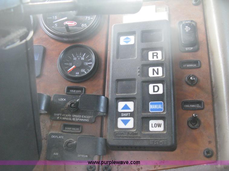 image for item H6269 2008 Peterbilt 340 dump truck