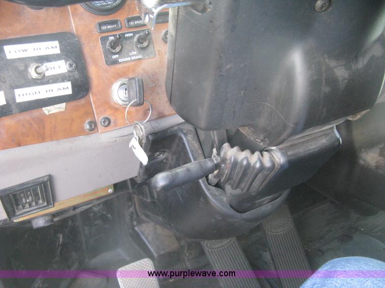 image for item H6269 2008 Peterbilt 340 dump truck