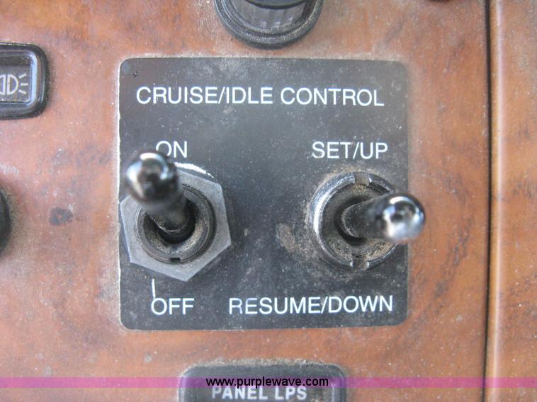 image for item H6269 2008 Peterbilt 340 dump truck