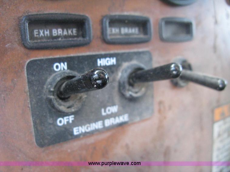 image for item H6269 2008 Peterbilt 340 dump truck