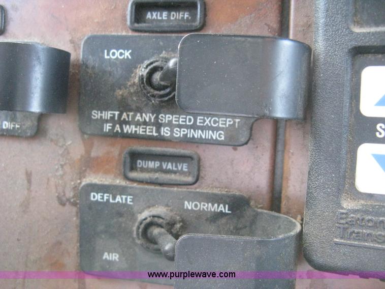 image for item H6269 2008 Peterbilt 340 dump truck