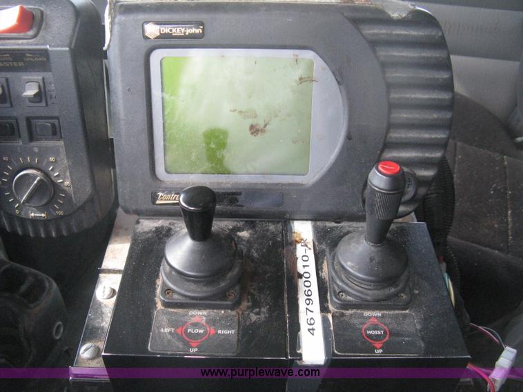 image for item H6269 2008 Peterbilt 340 dump truck