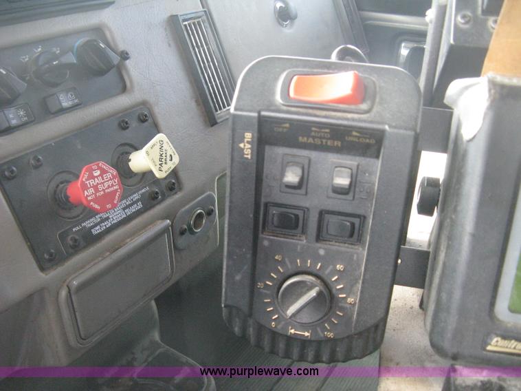 image for item H6269 2008 Peterbilt 340 dump truck