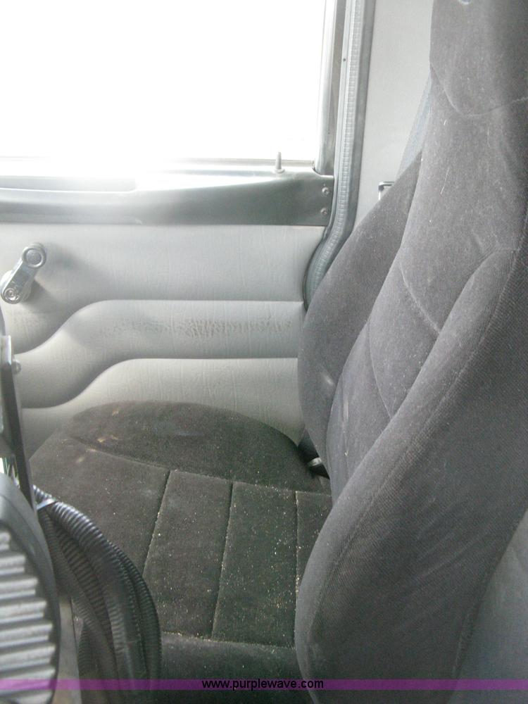 image for item H6269 2008 Peterbilt 340 dump truck