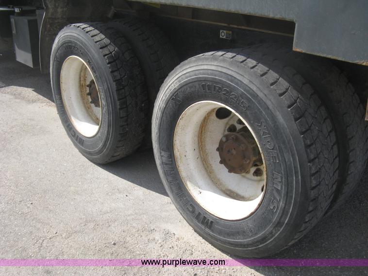 image for item H6269 2008 Peterbilt 340 dump truck