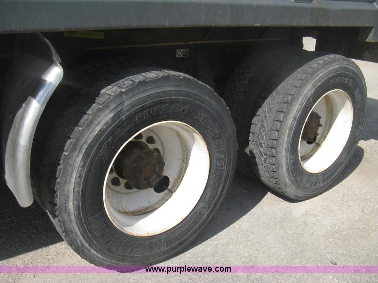 image for item H6269 2008 Peterbilt 340 dump truck