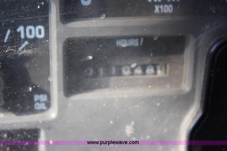 image for item H6796 2002 International F2574 semi truck