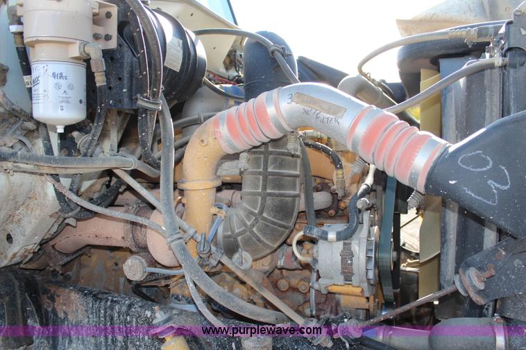 image for item H6796 2002 International F2574 semi truck