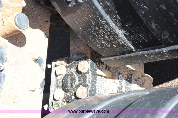 image for item H6796 2002 International F2574 semi truck