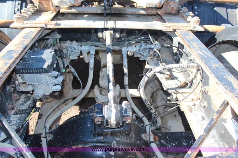 image for item H6796 2002 International F2574 semi truck