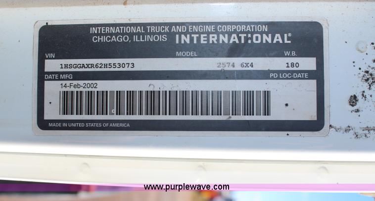 image for item H6796 2002 International F2574 semi truck