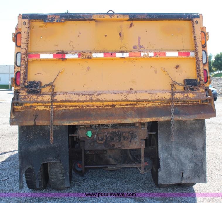 image for item H6798 1999 International 4900 dump truck
