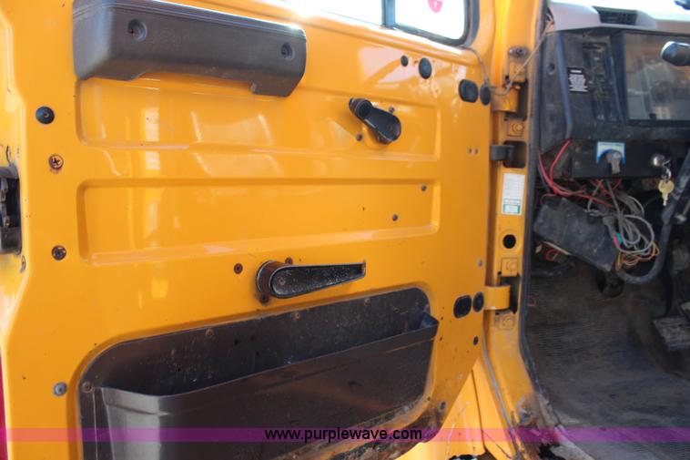 image for item H6798 1999 International 4900 dump truck